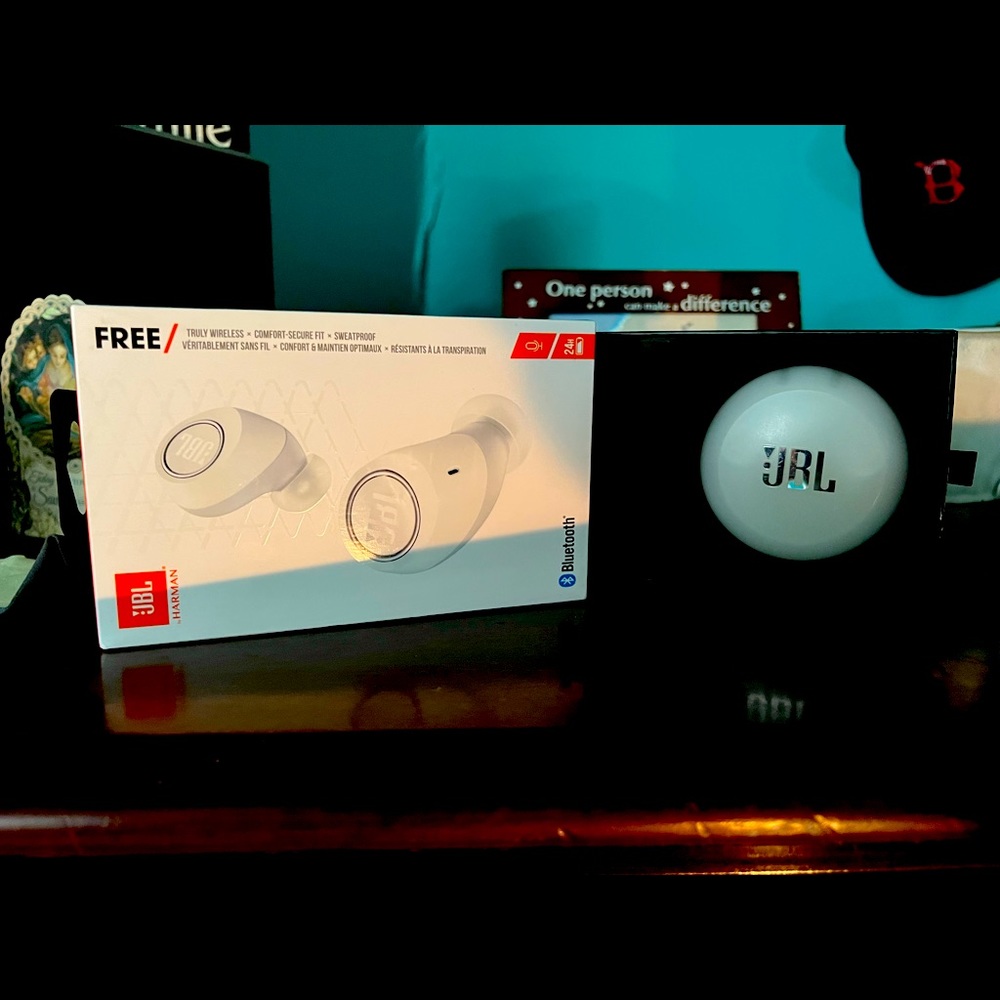 JBL FREE Earbuds white in ear wireless
